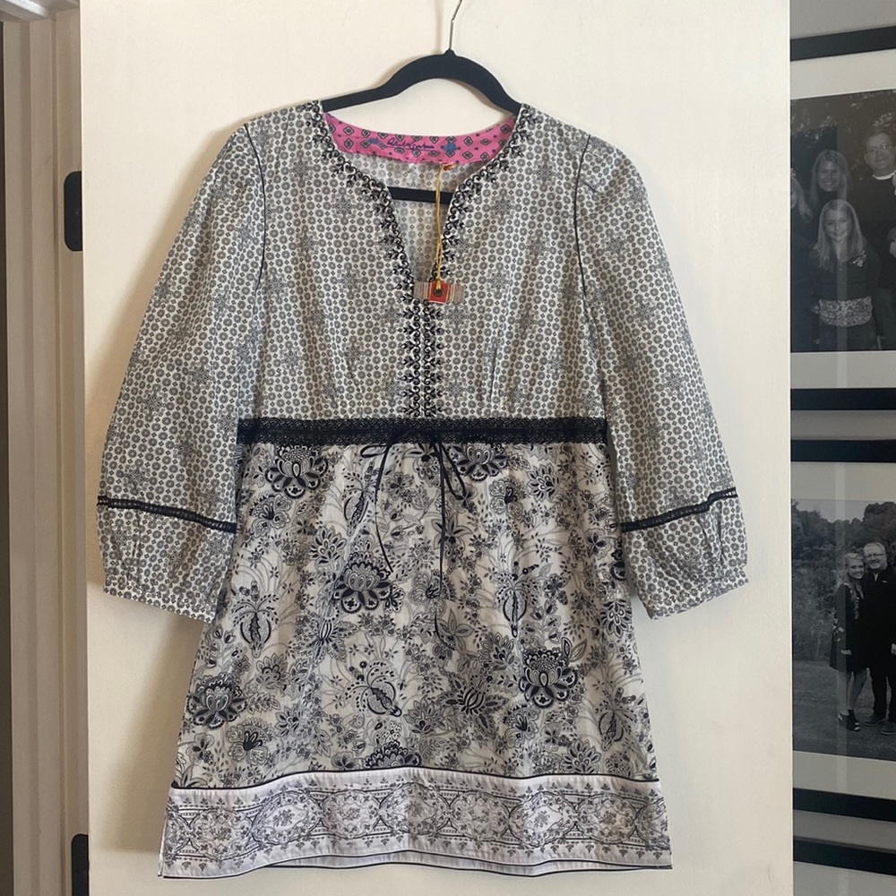 Robert Graham Black & White Embroidered Tunic Small K44
